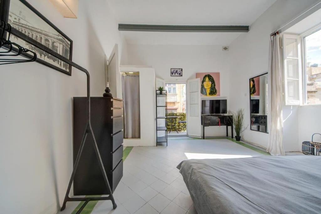 Traditional Maltese Town House In Floriana Екстер'єр фото