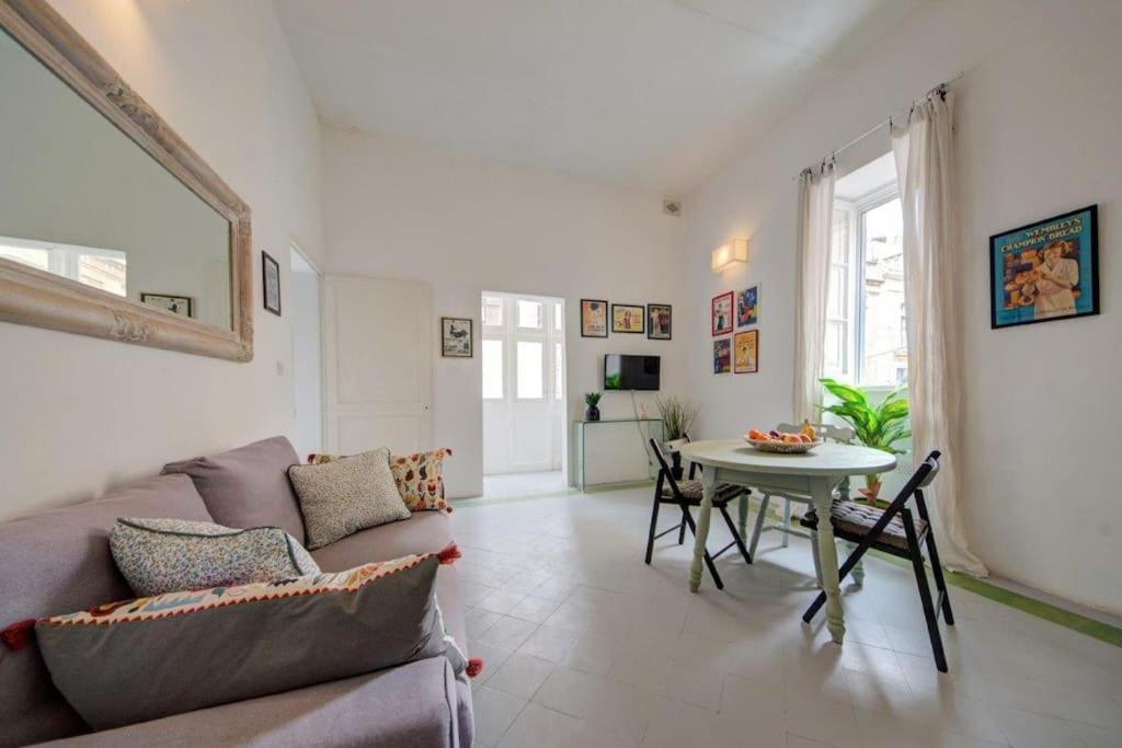 Traditional Maltese Town House In Floriana Екстер'єр фото